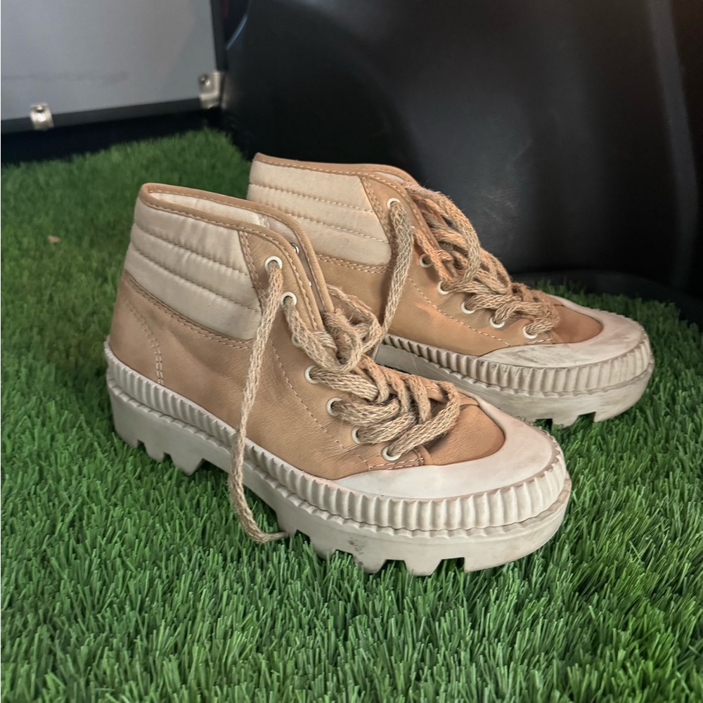 ANTHROPOLOGIE x DOLCE VITA Ociana High-Top Platform Sneaker Boots Tan Beige